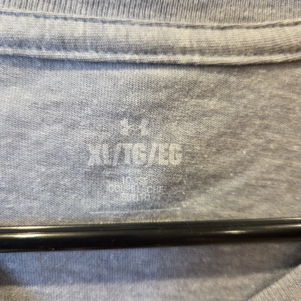 Under Armour Men’s XL Baseball Script Graphic T-Shirt Grey Loose Fit NWT - Picture 3 of 9